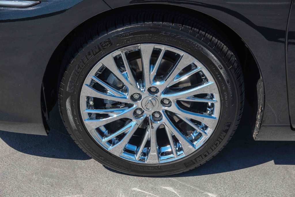 Certified 2024 Lexus ES 350 w/ Premium Package FWD image 11