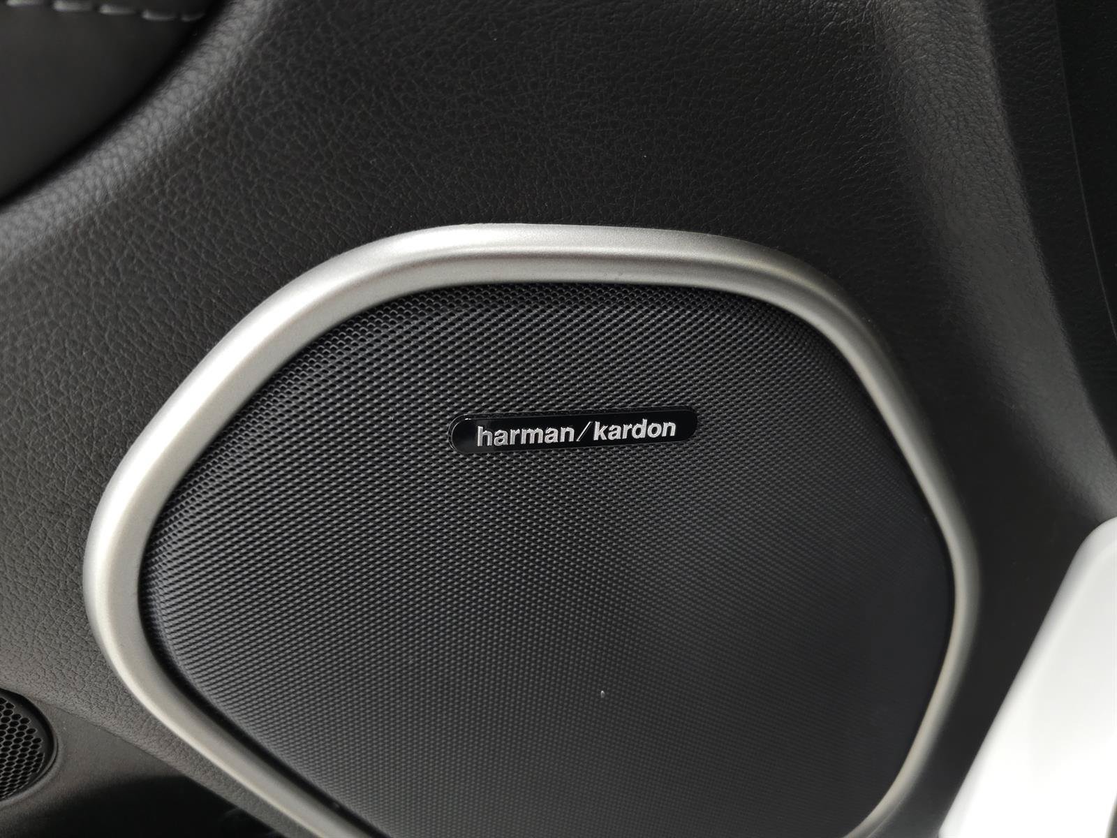 Used 2019 Jeep Grand Cherokee Overland AWD/4WD image 16