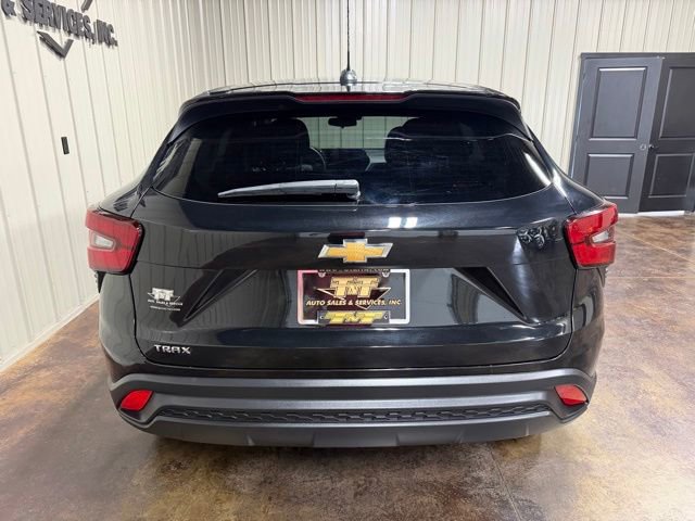 Used 2024 Chevrolet Trax LS w/ LS Convenience Package FWD image 9