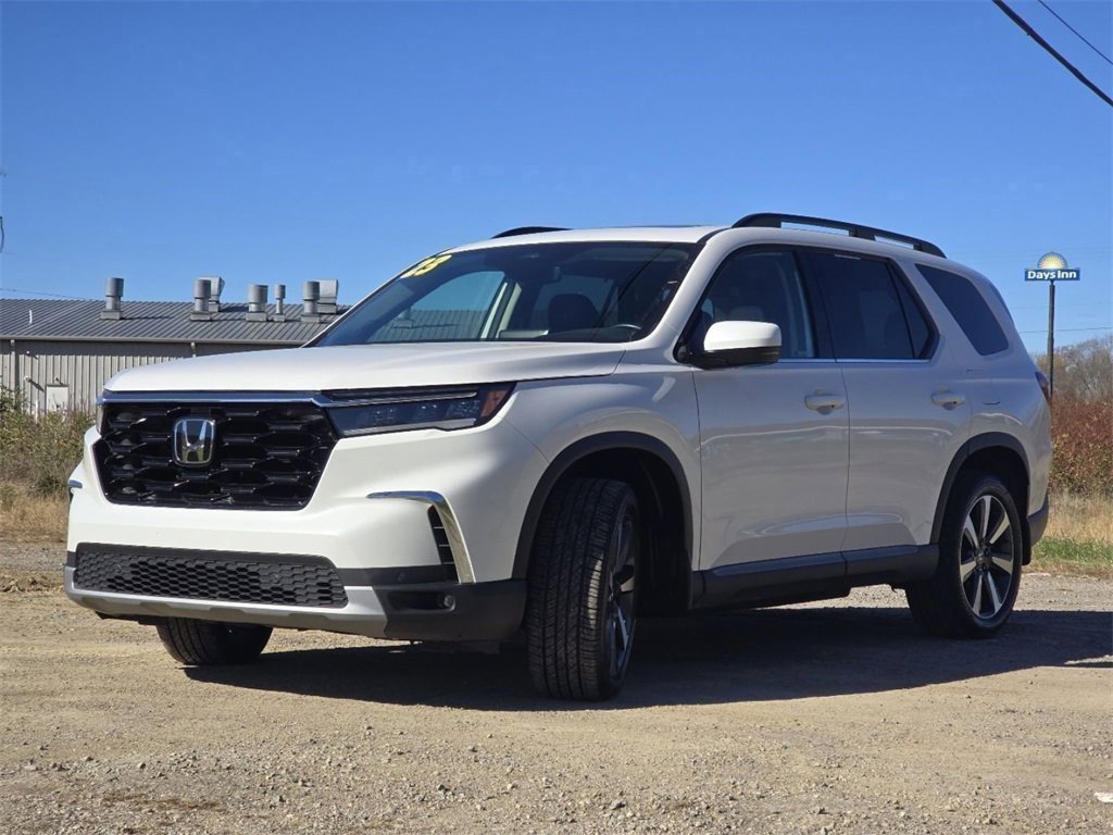 Used 2023 Honda Pilot Touring image 10