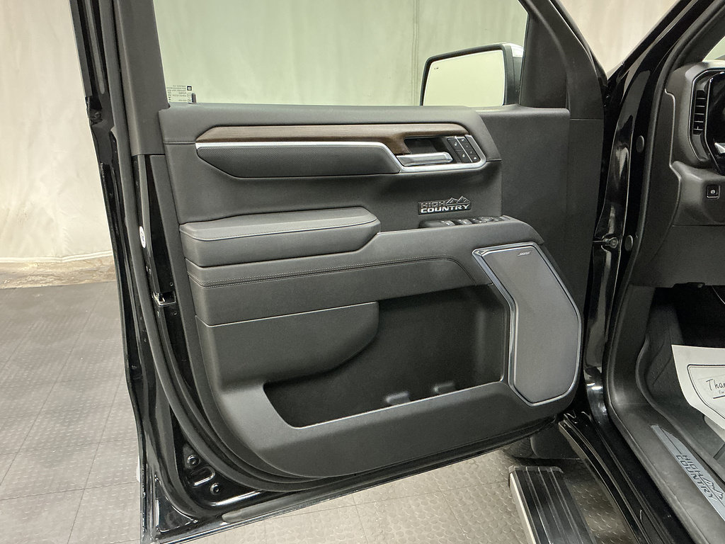 Used 2026 Chevrolet Silverado 1500 High Country AWD/4WD image 18