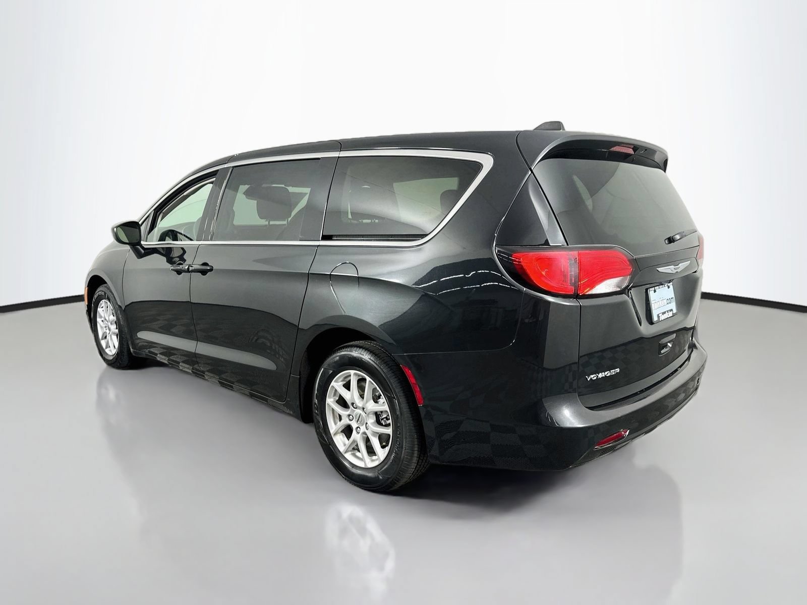 Used 2023 Chrysler Voyager LX FWD image 6