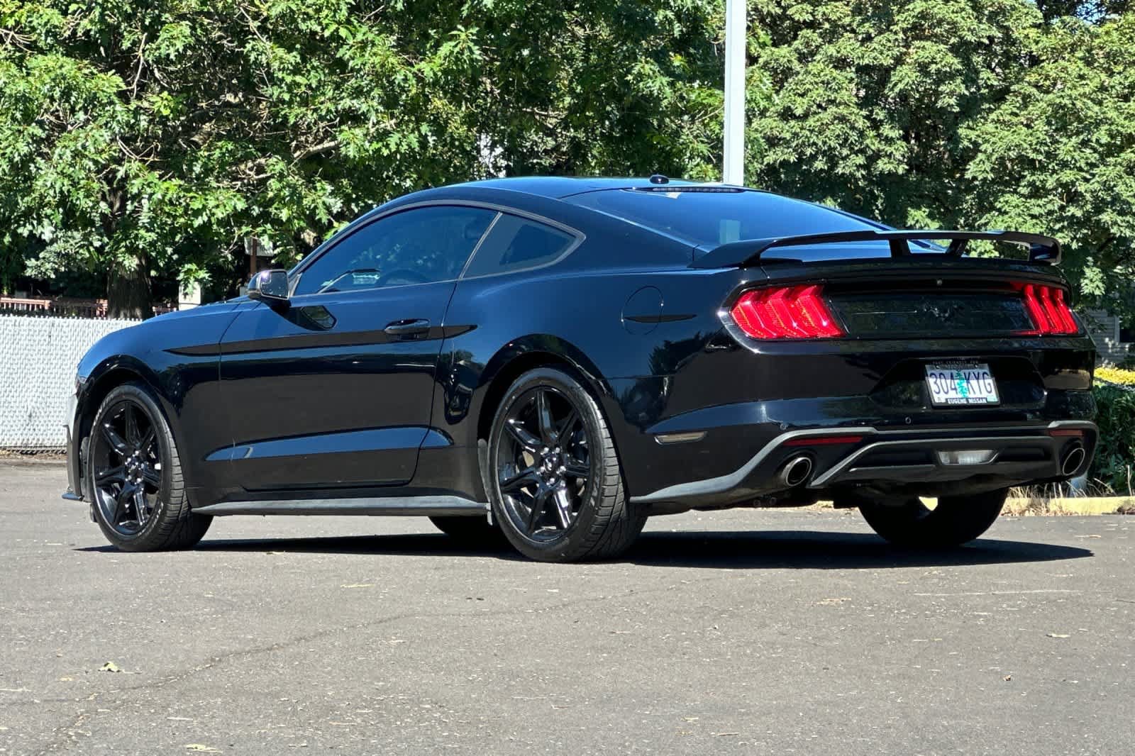 Used 2018 Ford Mustang Premium w/ Black Accent Pkg RWD image 6