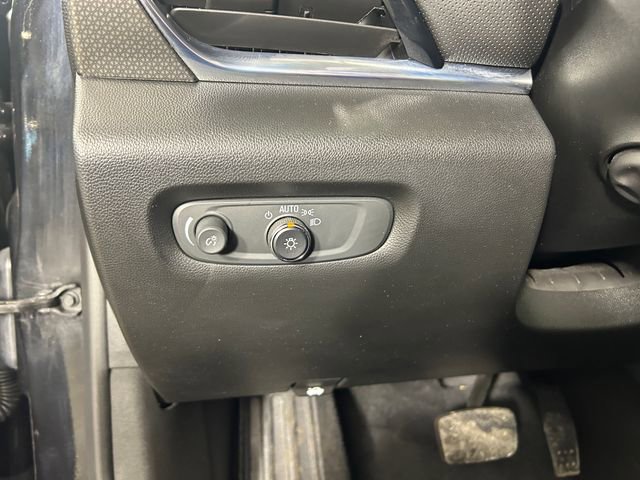 Used 2023 Chevrolet Traverse Premier image 20