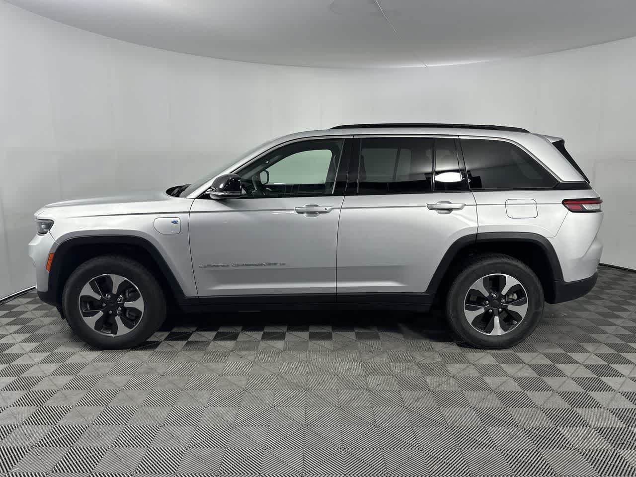 Used 2024 Jeep Grand Cherokee Limited 4xe AWD/4WD image 15