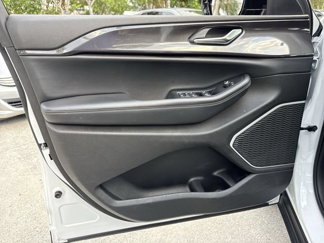 Used 2022 Jeep Grand Cherokee L Laredo RWD image 13