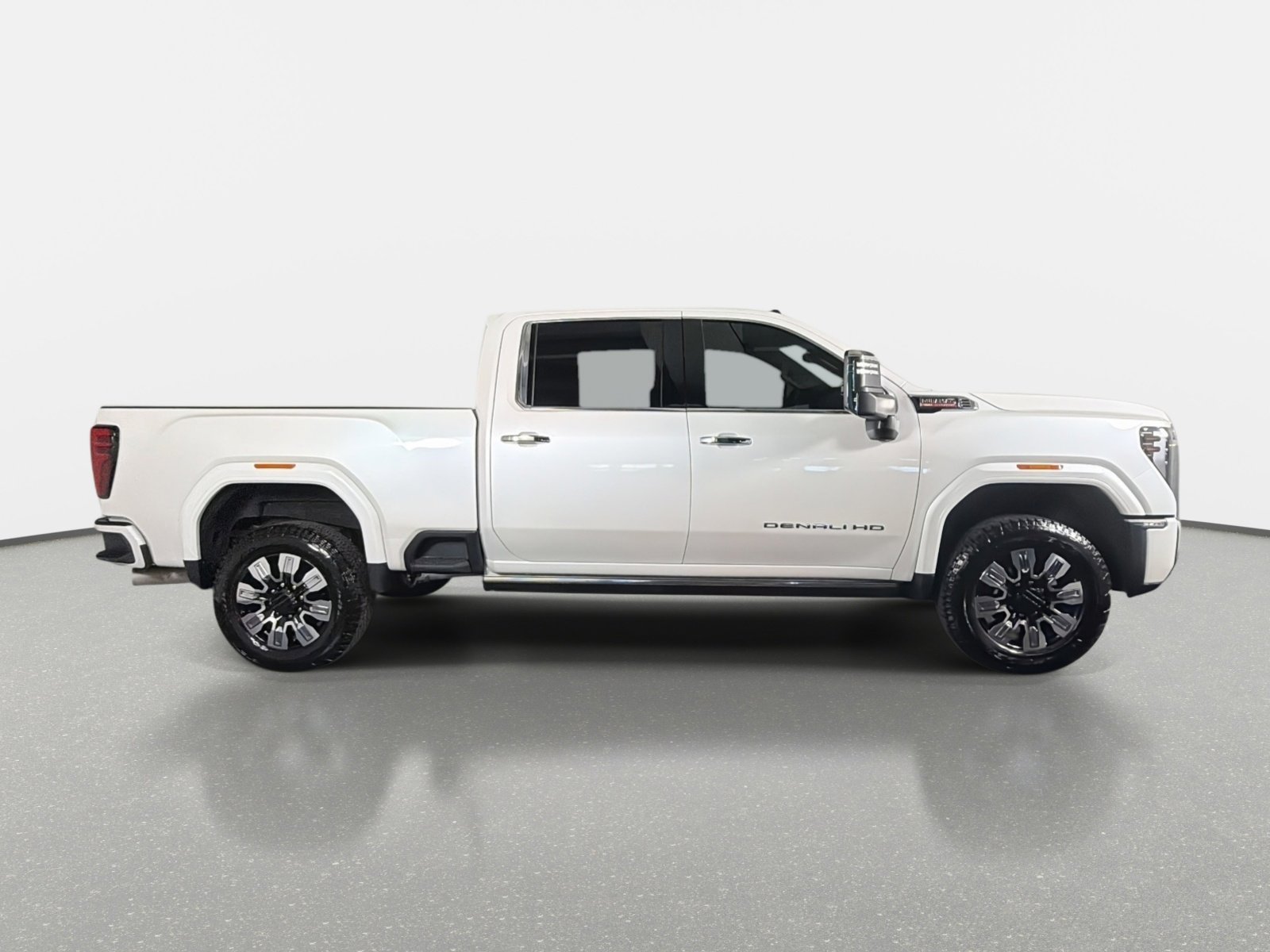 Used 2025 GMC Sierra 2500 Denali w/ Denali Reserve Package AWD/4WD image 2
