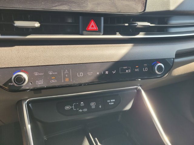 Used 2026 Kia Carnival EX FWD image 23