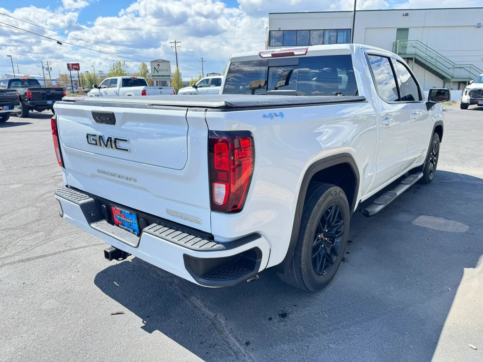 Used 2021 GMC Sierra 1500 Elevation w/ Preferred Package AWD/4WD image 5