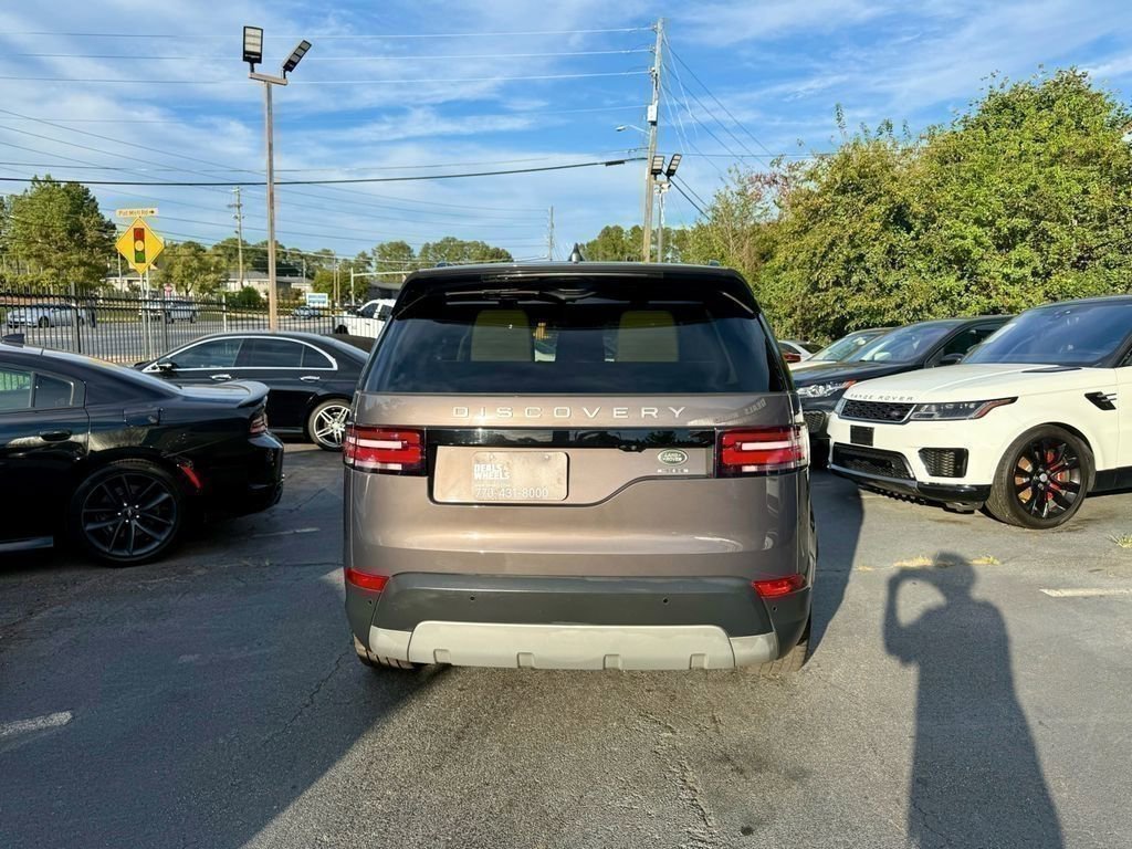 Used 2017 Land Rover Discovery HSE image 7