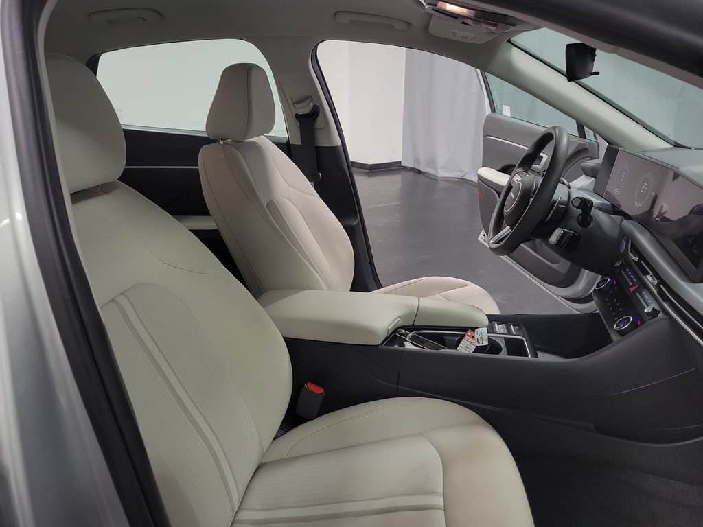 Used 2025 Hyundai Sonata SEL FWD image 30