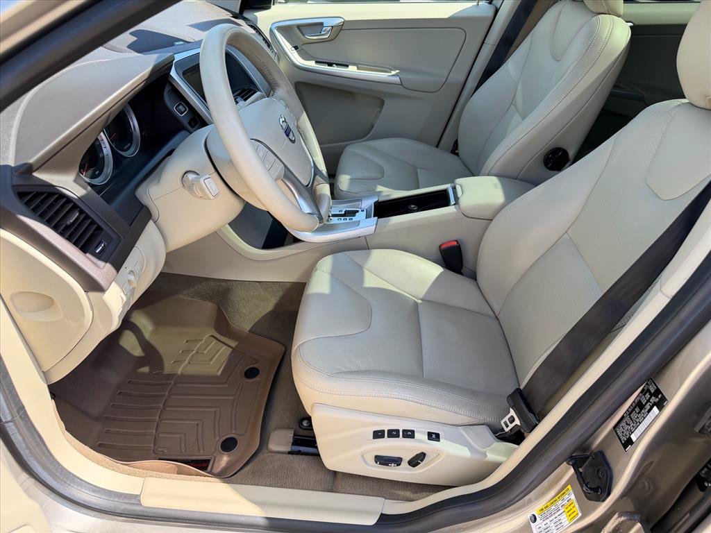 Used 2011 Volvo XC60 T6 AWD/4WD image 10
