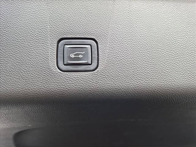 Used 2023 Chevrolet Traverse LT FWD image 11