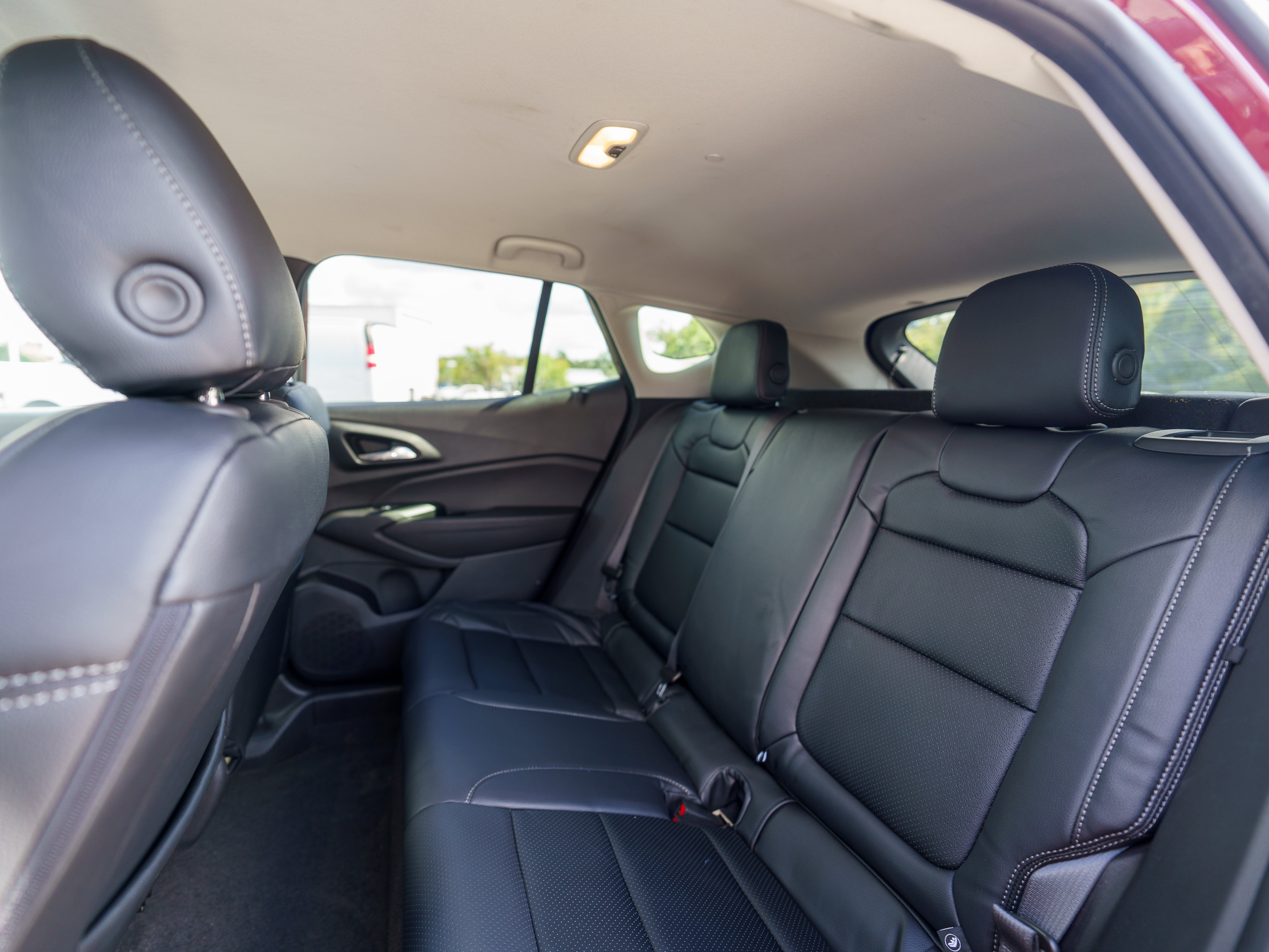 Used 2025 Chevrolet Trax LT FWD image 9