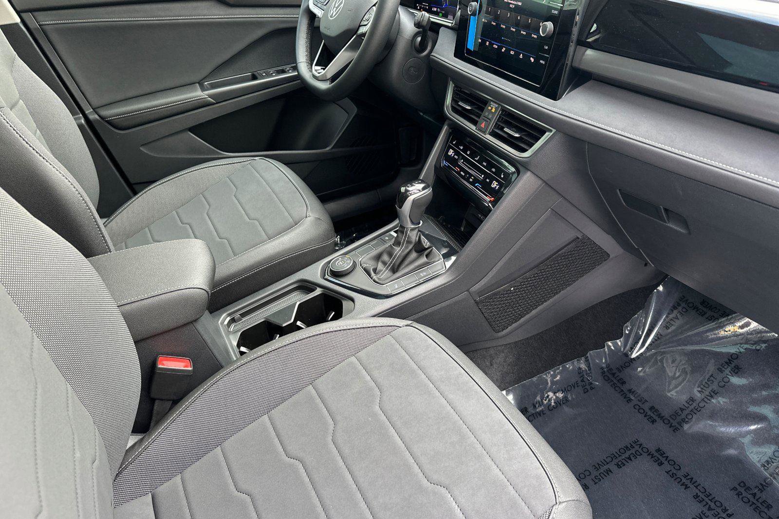 New 2026 Volkswagen Taos SE image 15