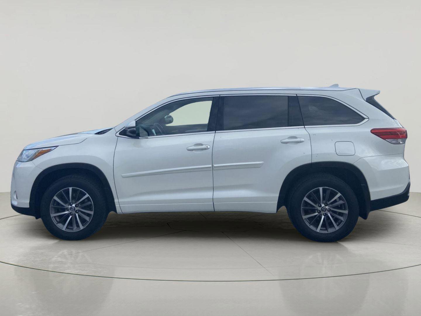 Used 2018 Toyota Highlander XLE AWD/4WD image 6