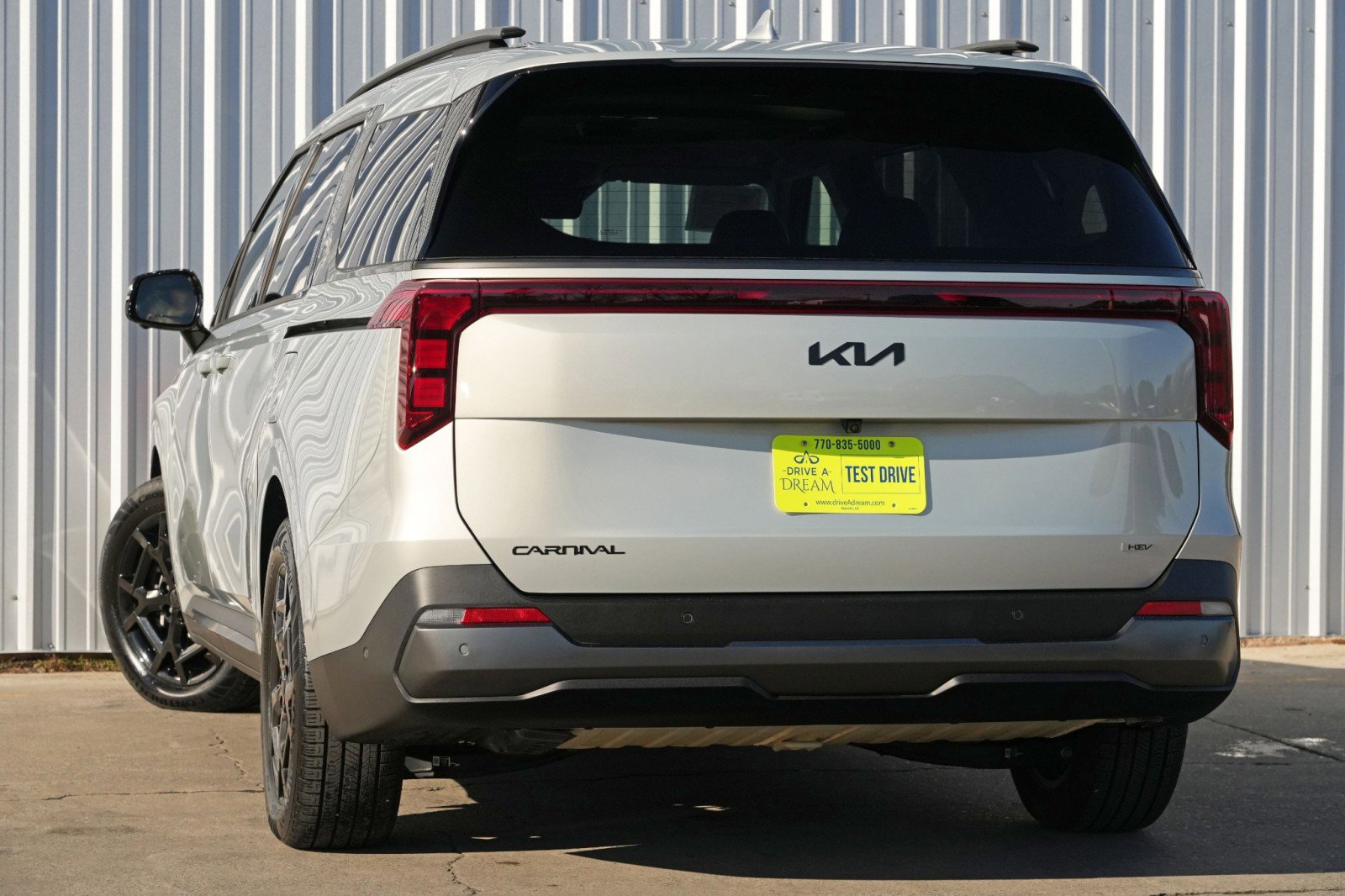 Used 2025 Kia Carnival SX w/ SX Dark Edition Package image 6