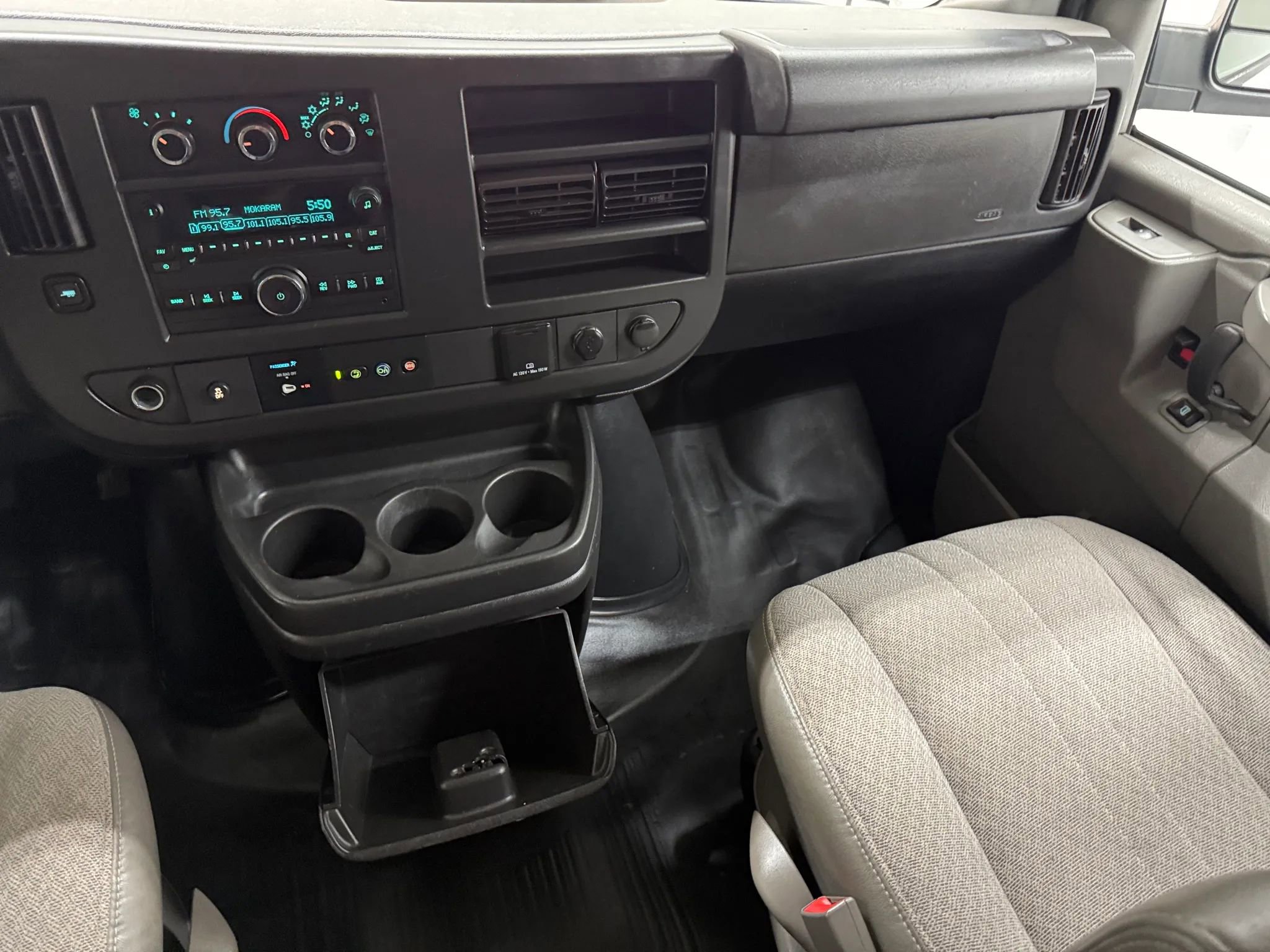 Used 2019 Chevrolet Express 3500 LS image 26