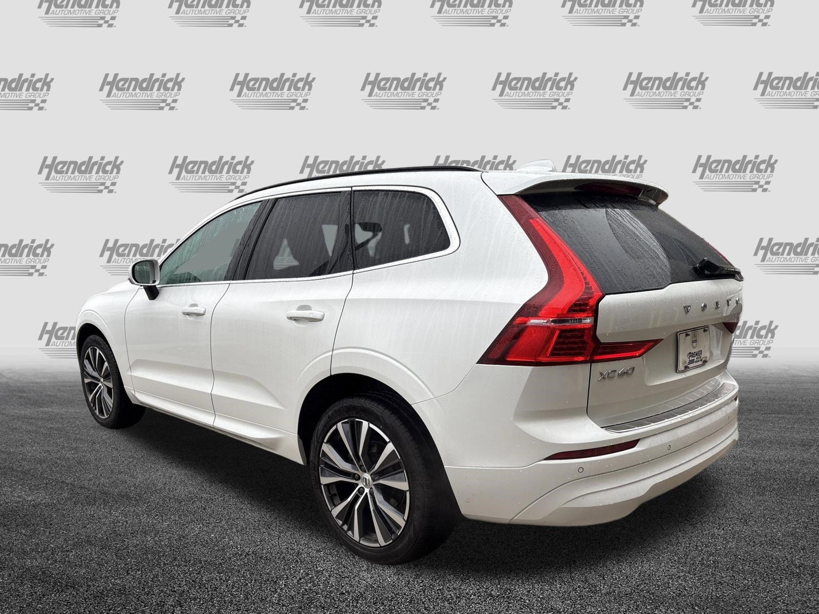 Used 2022 Volvo XC60 B5 Momentum w/ Climate Package image 8