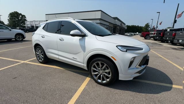 Used 2026 Buick Encore GX Avenir w/ Avenir Technology Package AWD/4WD image 2