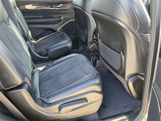 Used 2022 Jeep Grand Cherokee L Laredo image 17