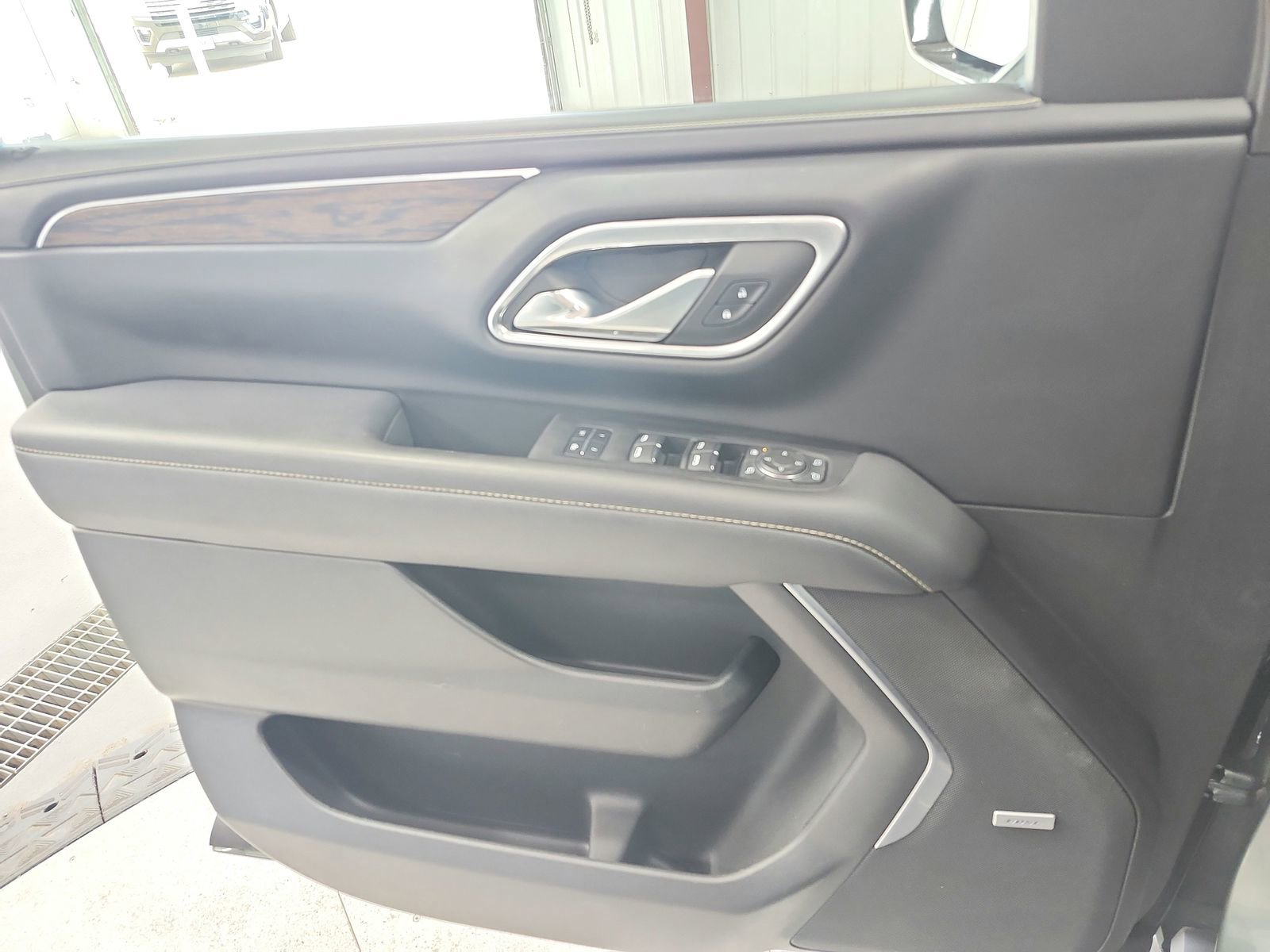 Used 2023 Chevrolet Suburban Premier image 35