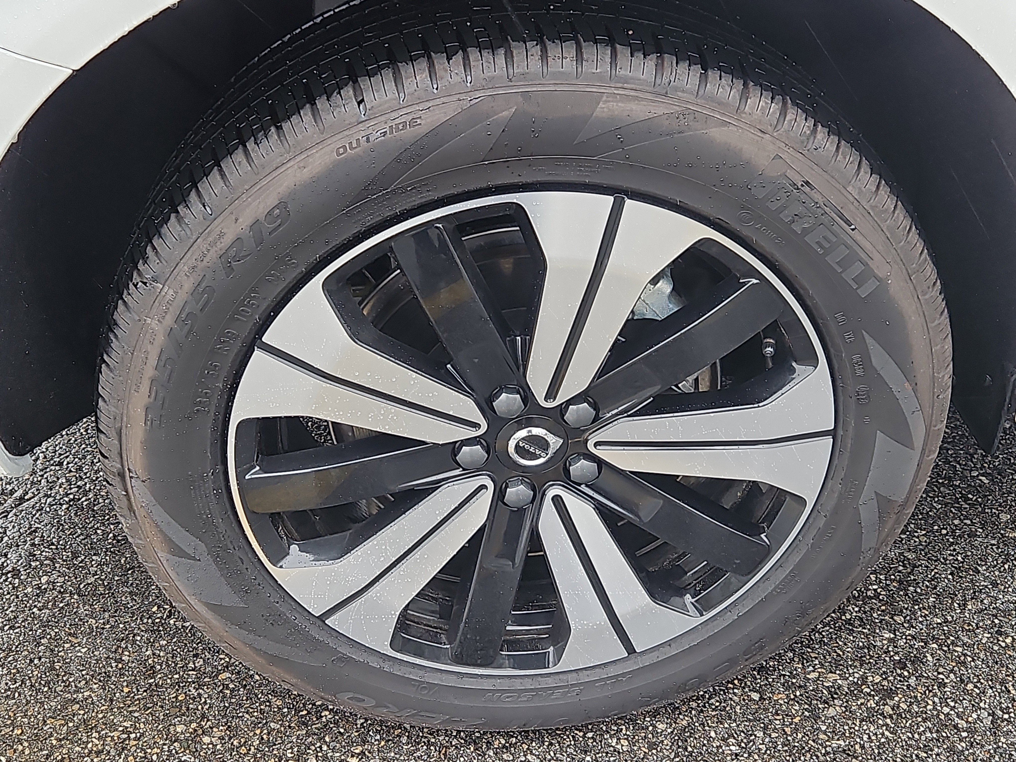 Used 2025 Volvo XC60 T8 Plus w/ Climate Package image 29