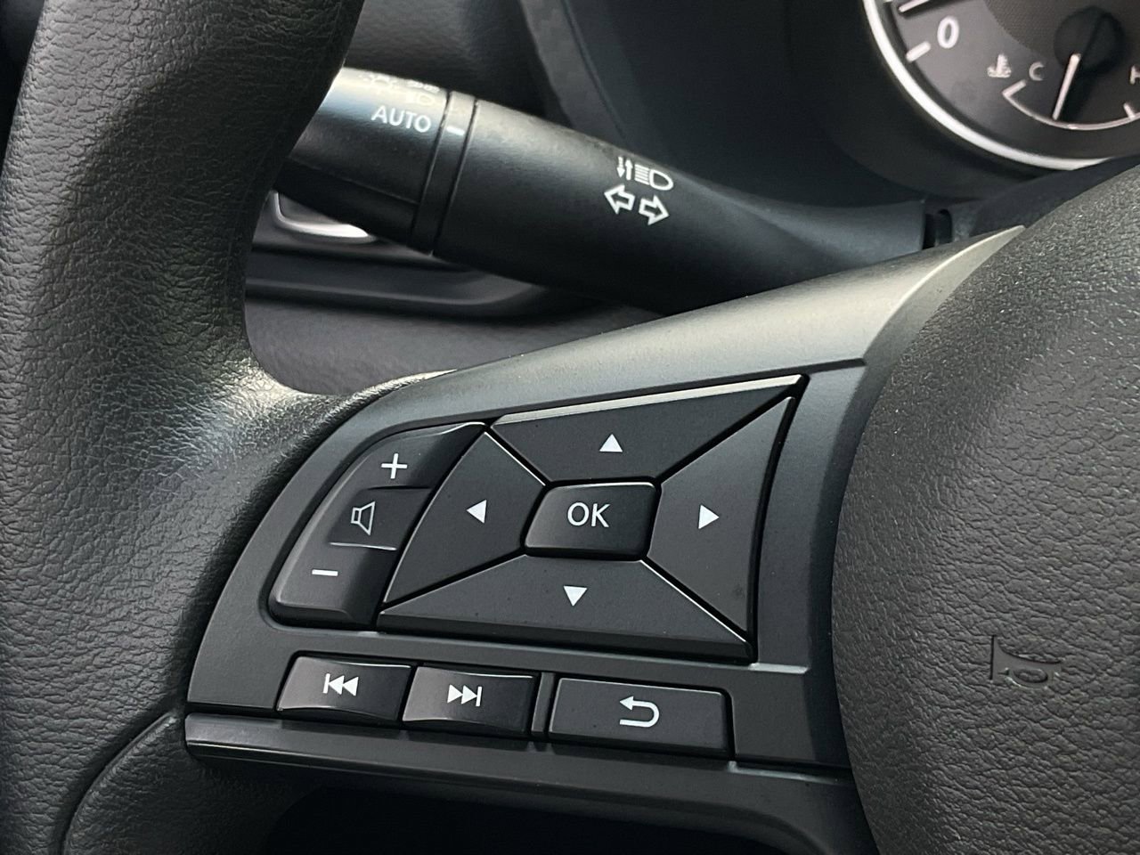 Used 2025 Nissan Sentra S image 22