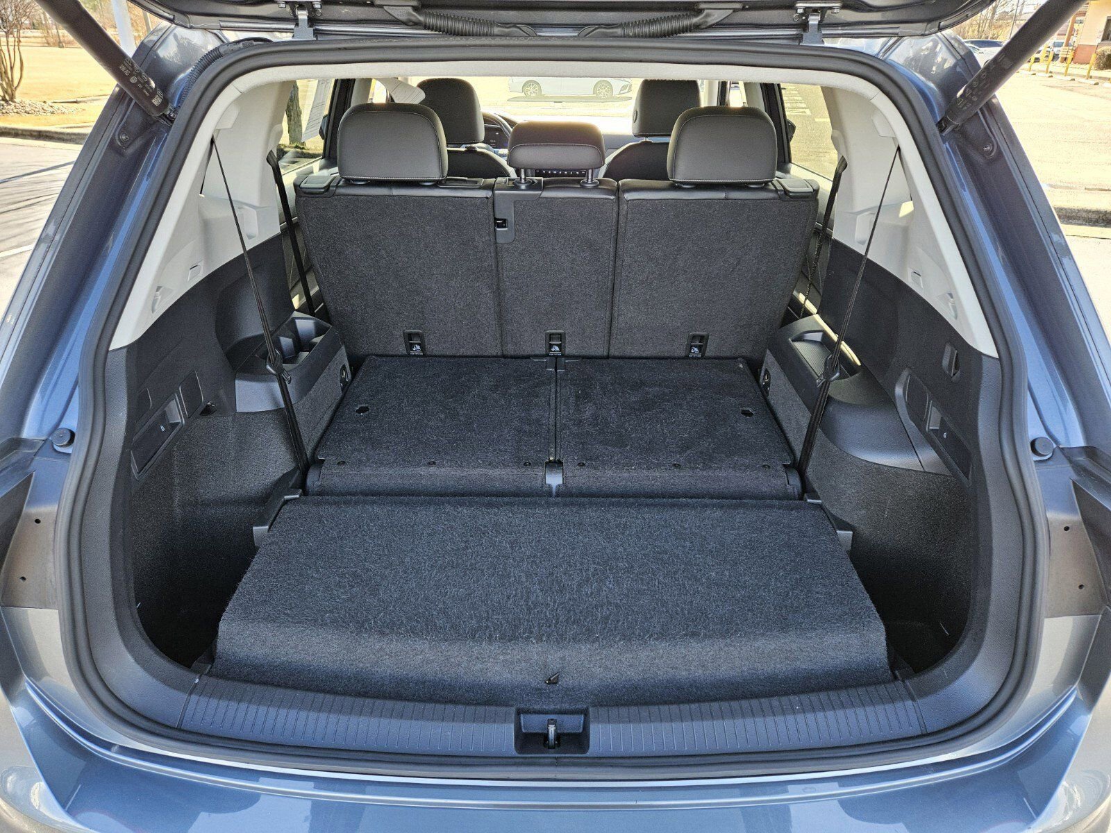 Used 2024 Volkswagen Tiguan SE image 18