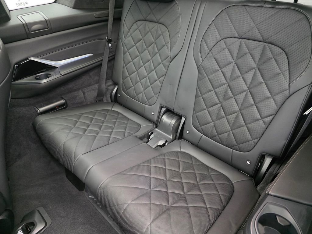 Used 2024 BMW X7 xDrive40i w/ M Sport Package image 15