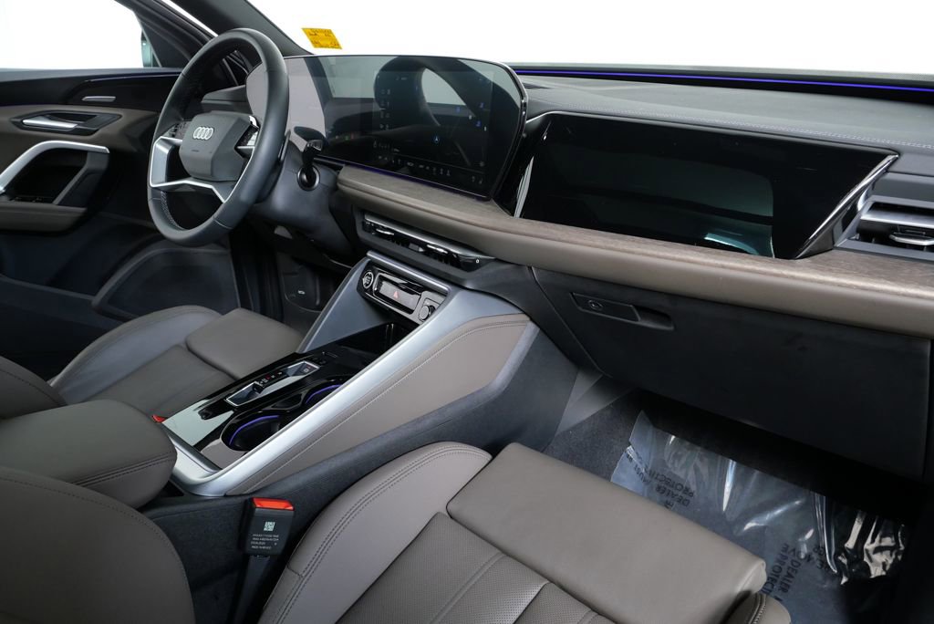 Used 2025 Audi Q5 Premium Plus w/ Premium Plus image 17