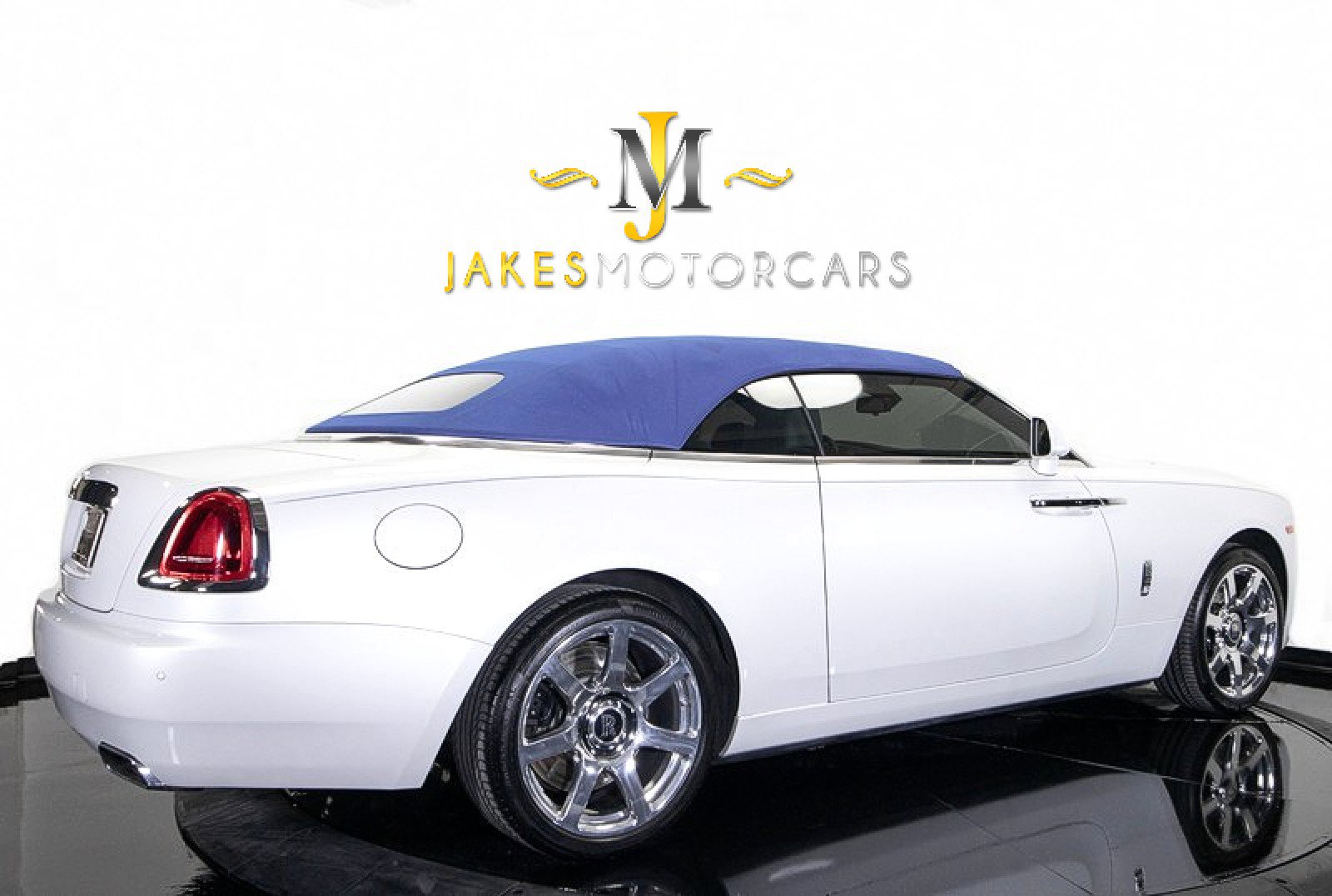 Used 2017 Rolls-Royce Dawn image 13