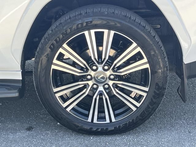 Used 2025 Lexus LX 600 4WD w/ Accessory Package (2T) image 9