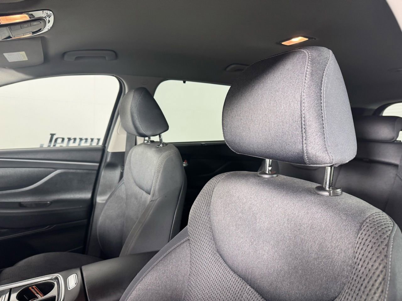 Used 2021 Hyundai Santa Fe SEL w/ Convenience Package image 9