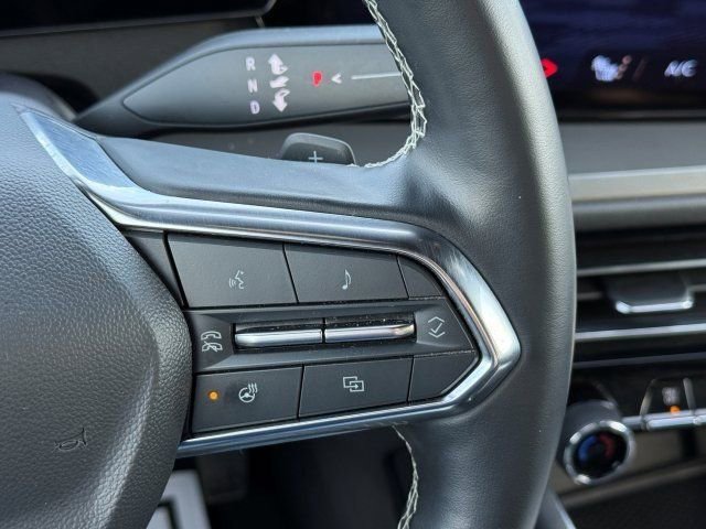 Used 2024 Chevrolet Traverse LS image 32