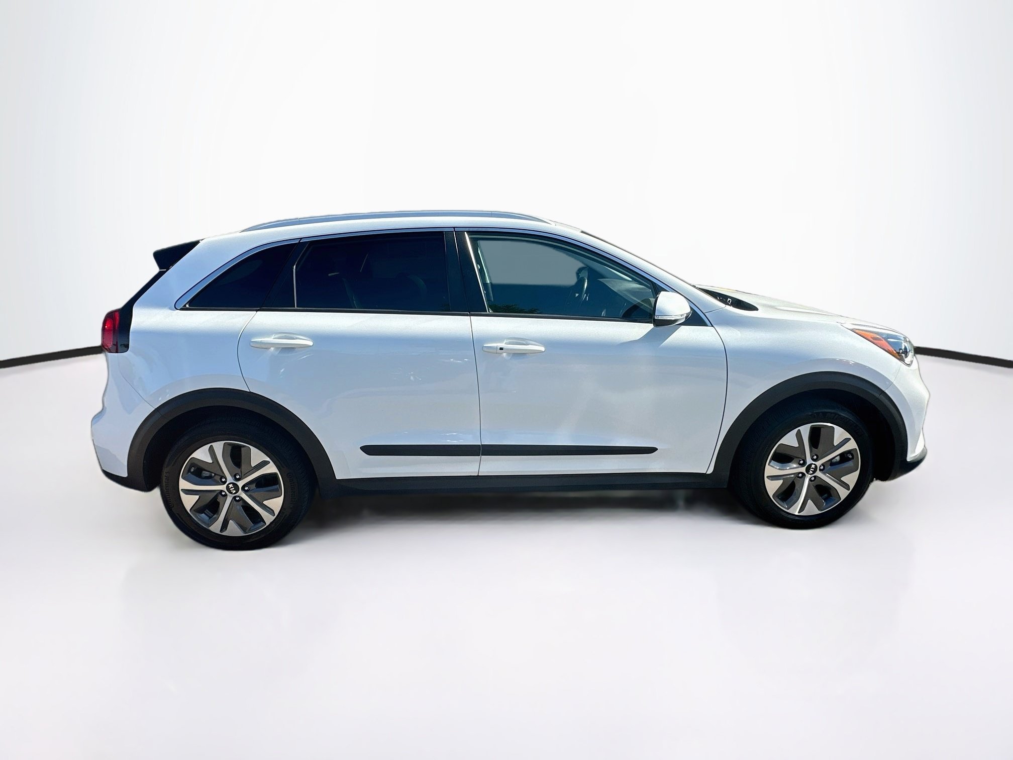 Used 2020 Kia Niro EX Premium w/ Cold Weather Package FWD image 10