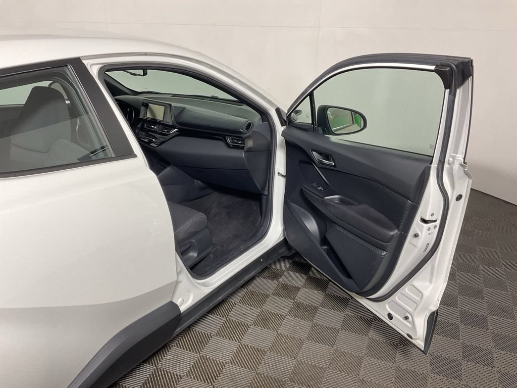 Used 2018 Toyota C-HR XLE FWD image 35