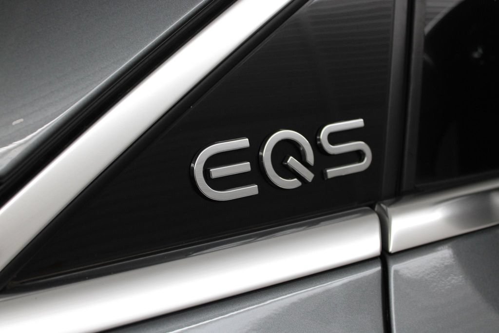 Used 2023 Mercedes-Benz EQS 580 4MATIC SUV w/ Exclusive Trim Package image 42