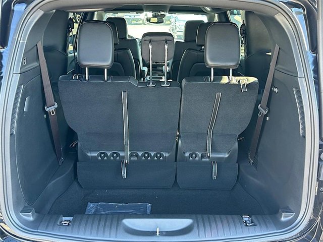 New 2026 Chrysler Pacifica Select image 9