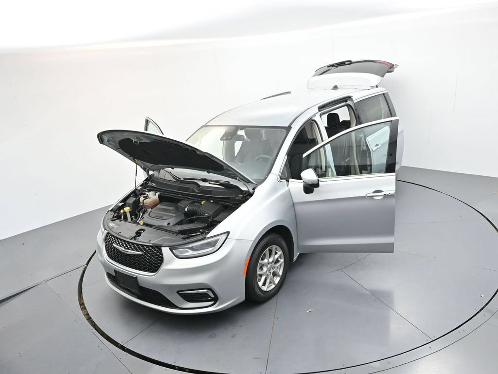 Used 2023 Chrysler Pacifica Touring-L FWD image 36
