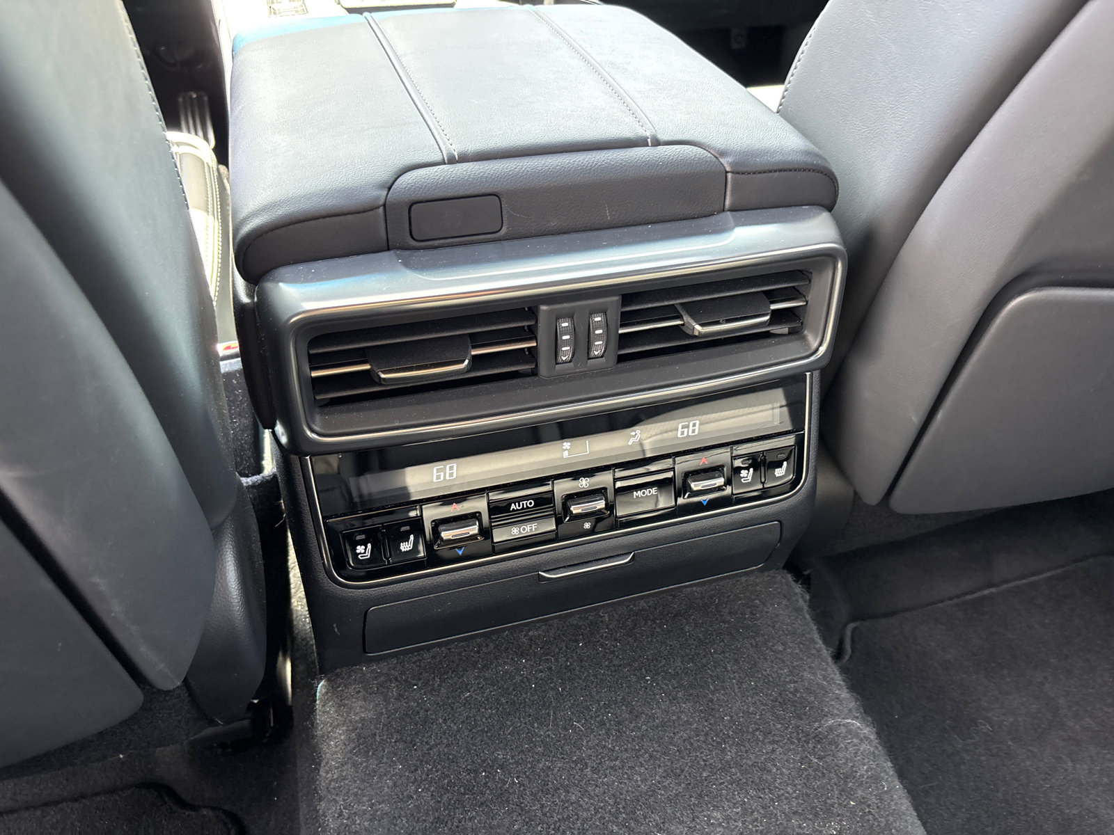 Used 2025 Lexus LX 700h F Sport AWD/4WD image 35