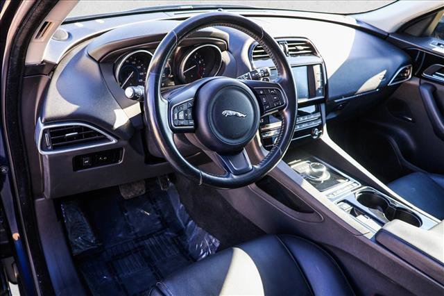 Used 2017 Jaguar F-PACE AWD/4WD image 10