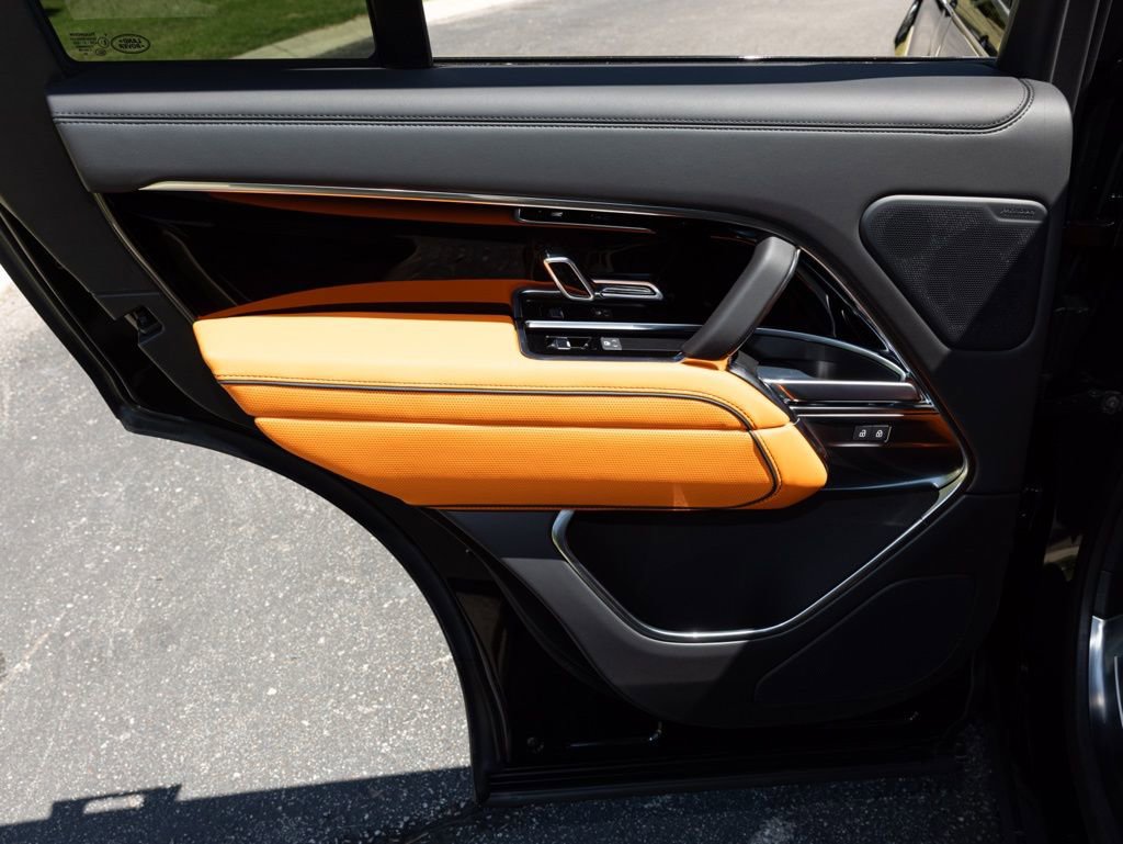 Used 2025 Land Rover Range Rover SE AWD/4WD image 46