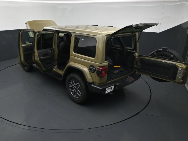 New 2026 Jeep Wrangler Unlimited Sahara AWD/4WD image 28