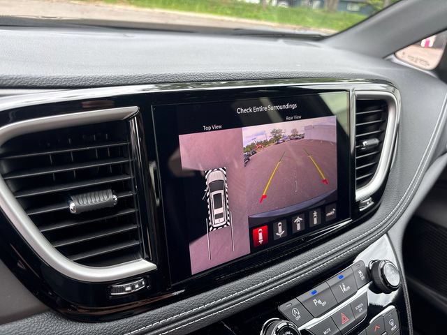 New 2027 Chrysler Pacifica Select w/ Family Tech Group FWD image 23