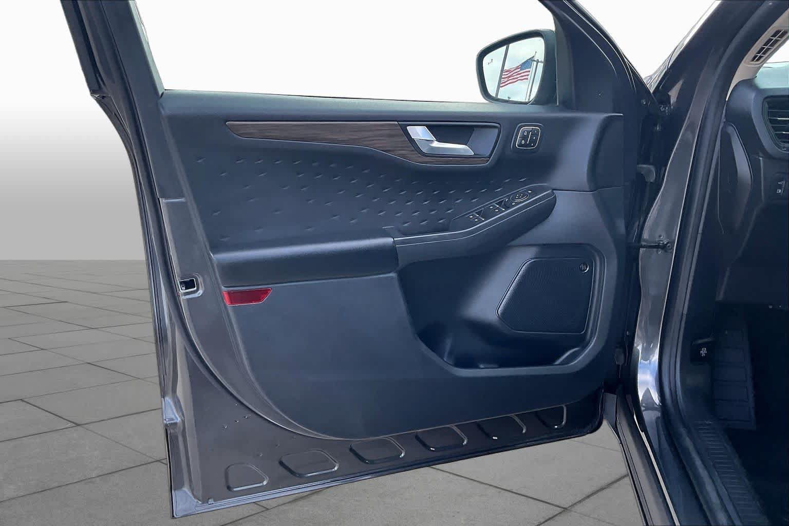 Used 2020 Ford Escape Titanium FWD image 21