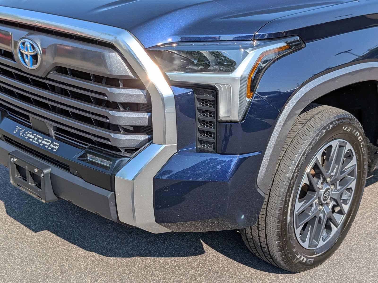 Used 2023 Toyota Tundra Limited w/ Power Package AWD/4WD image 9