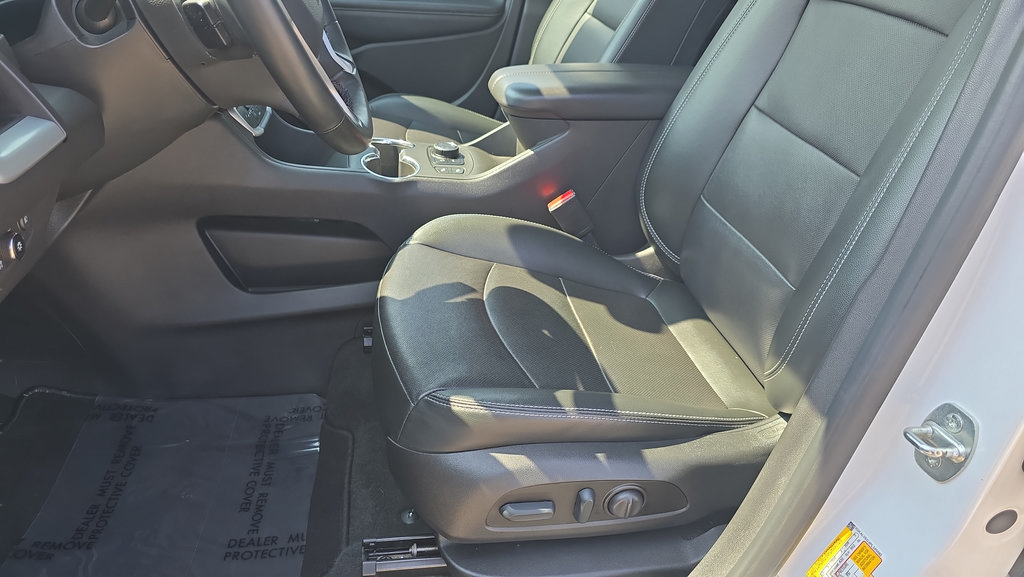 Used 2023 GMC Terrain SLT AWD/4WD image 14