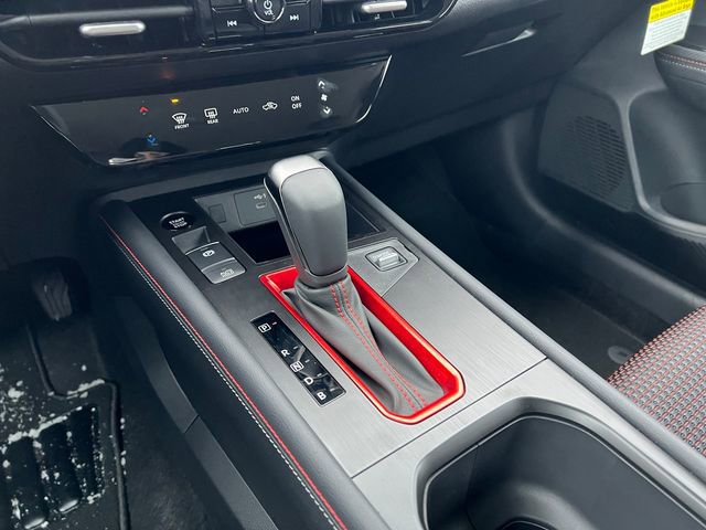 New 2025 Nissan Kicks SR image 25