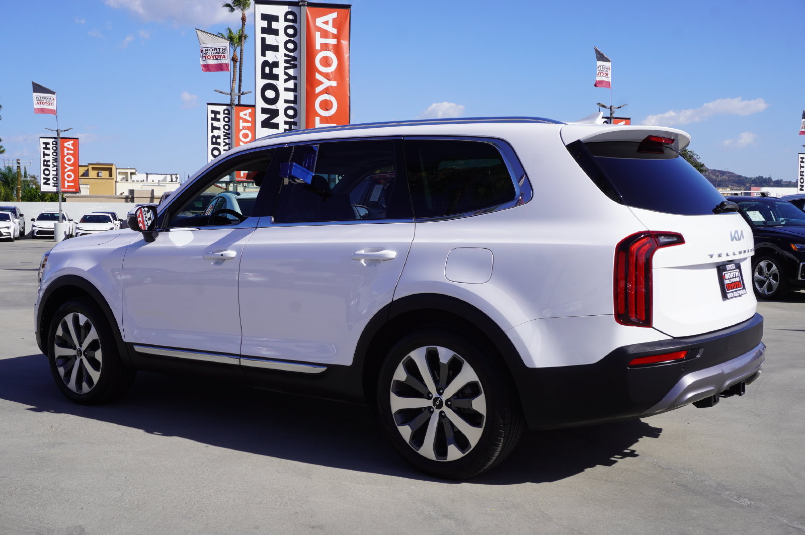 Used 2022 Kia Telluride EX w/ EX Premium Package FWD image 5